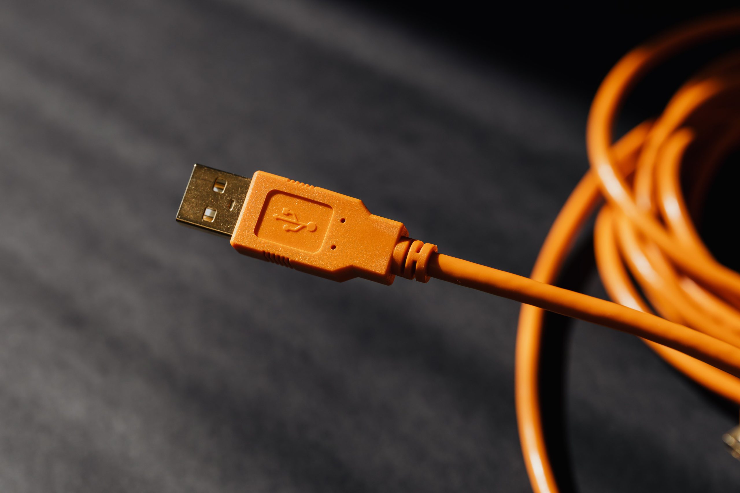 SlimSAS SFF-8654 Guide: Bandwidth, Use Cases, and NVMe Compatibility
