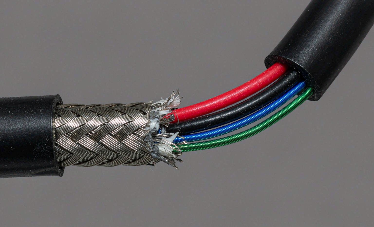 USB cable conductors showing power and signal wires