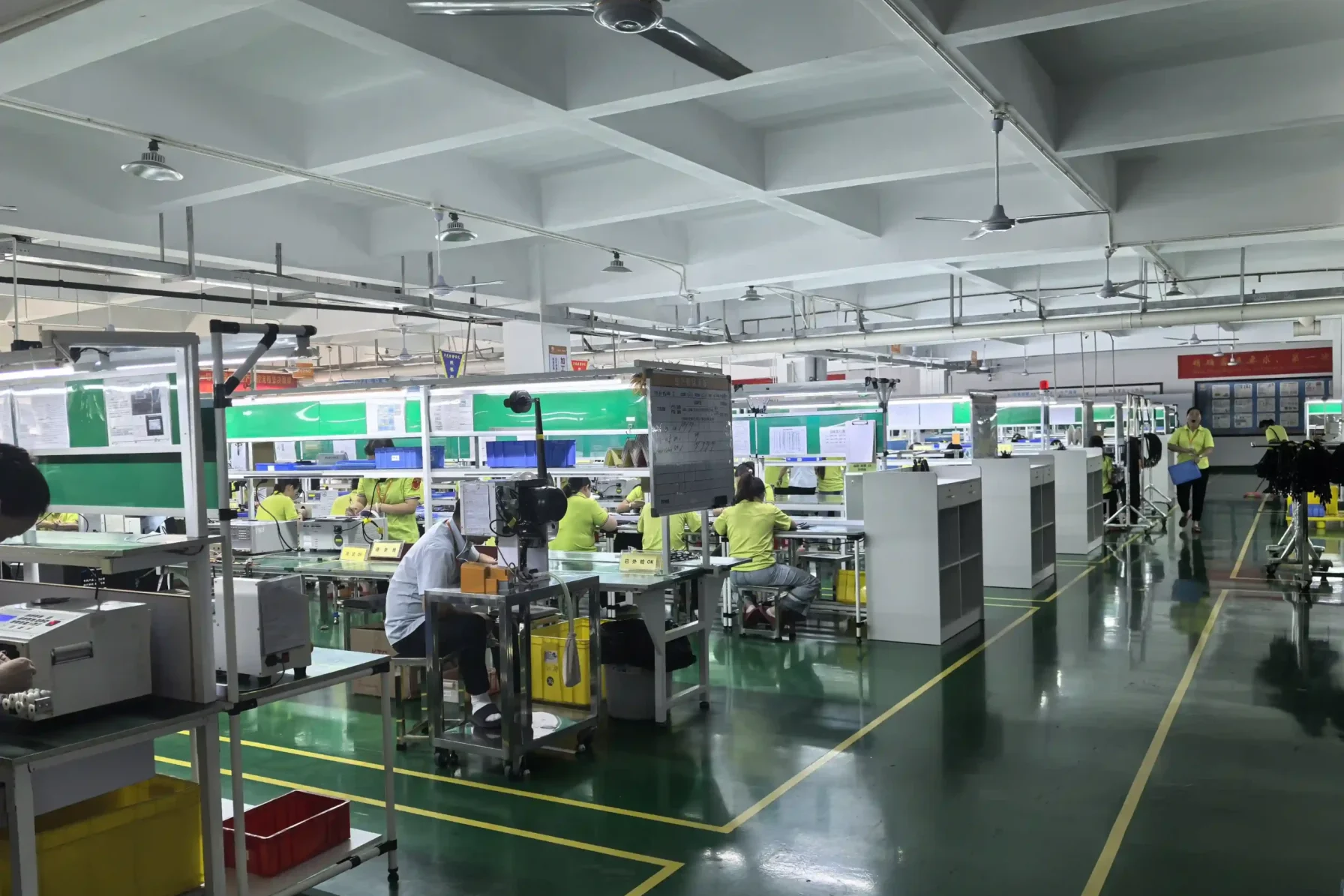 The factory assembles 3-Longkai Electronics